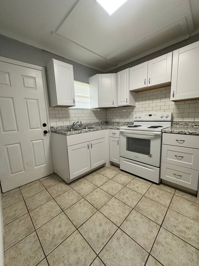 Photo - Stinson Unit B