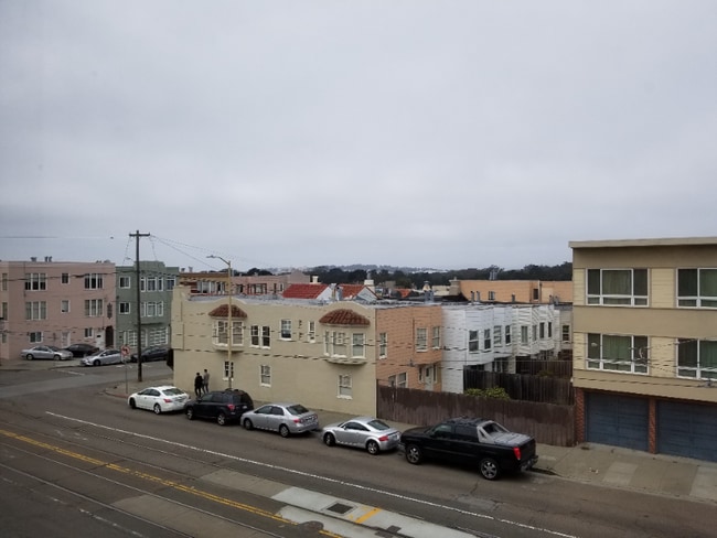 Photo - 1527 Judah St