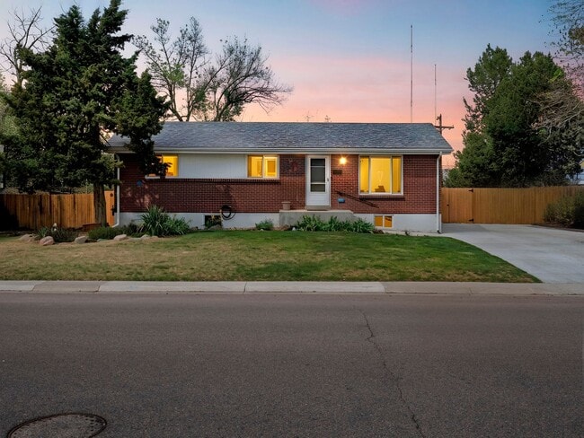 Building Photo - Spacious 5-Bedroom Ranch Backing to the High Line Canal in Littleton