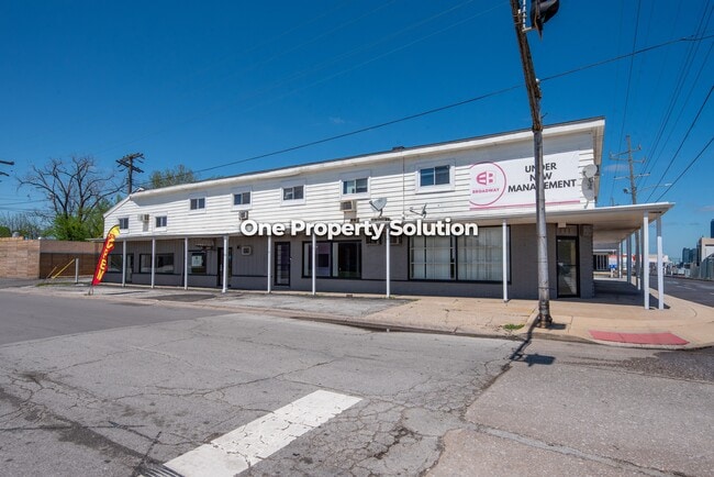 Building Photo - 5284 Broadway