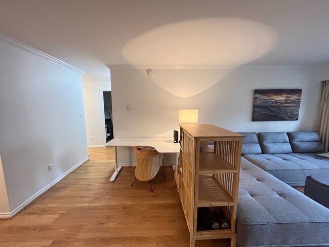 Photo - 101-1825 W 8th Unité 101