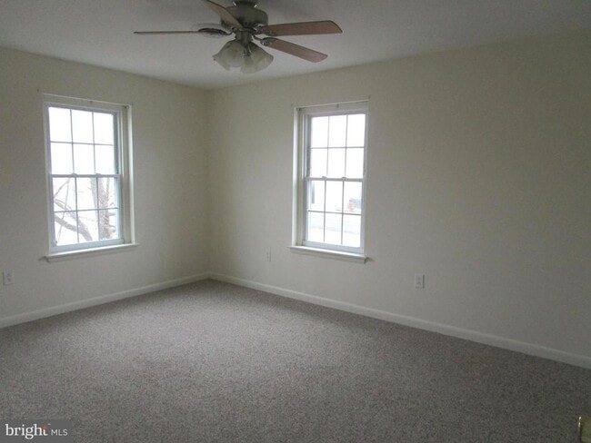 Photo - 136 N Place Ln