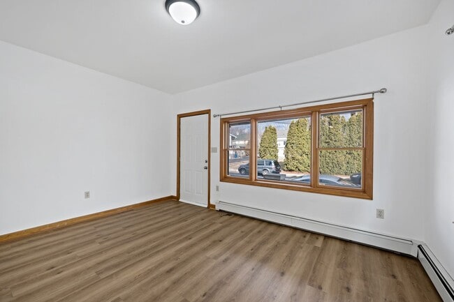 Photo - Spacious 4 Bedroom | 1.5 Bath | 1 Car Garage For Rent -Northampton PA