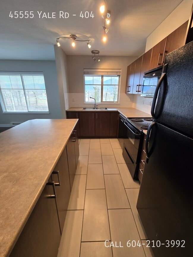 Photo - Corner Unit Condo in Chilliwack Unit 404