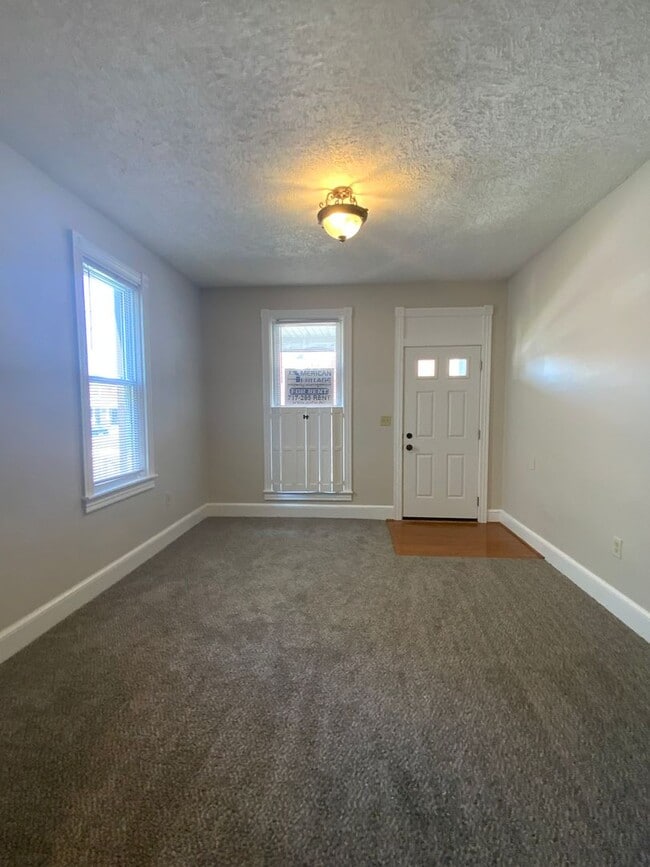 Photo - 211 N State St