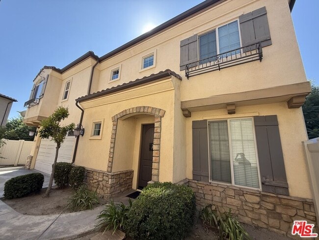 335 Genoa St