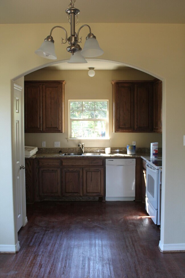 Photo - 701 Frame St