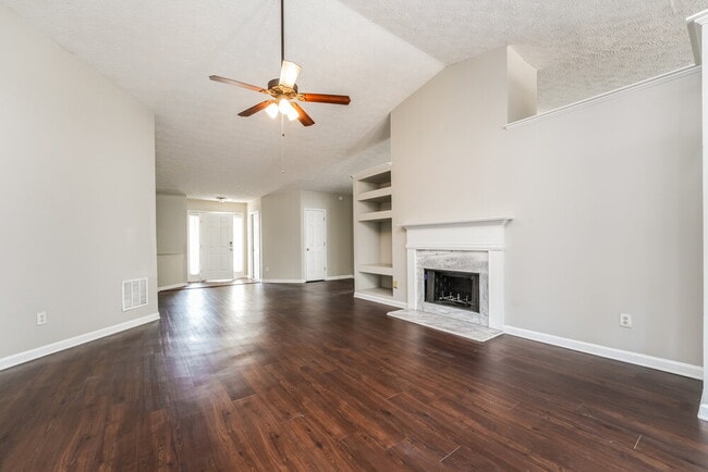 Photo - 920 Glen Oaks Ln