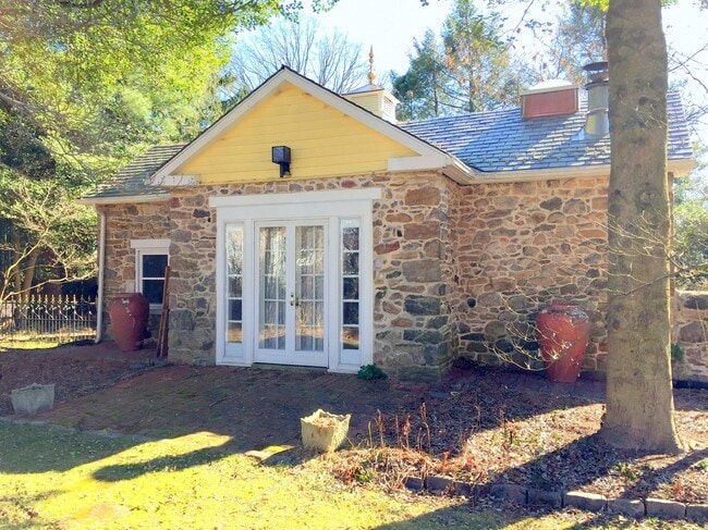 Building Photo - 529 Dunkirk Rd