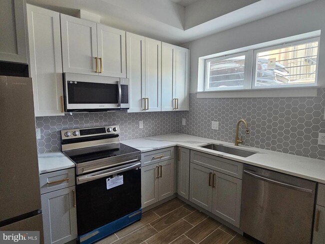 Building Photo - 2230 Nicholson St SE Unit 9 Rental