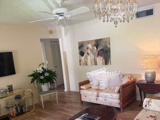 Building Photo - 519 Shady Pine Way Unit A2