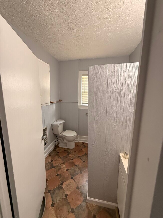 Photo - 958 Strouse Ave