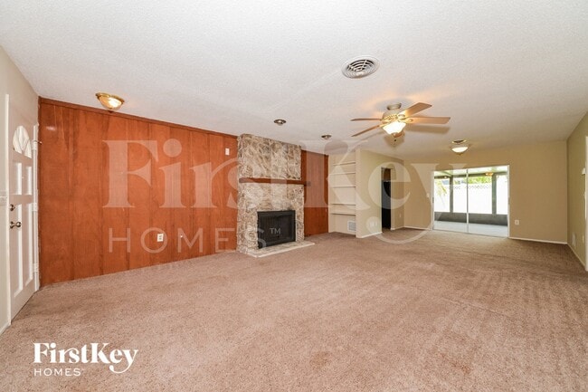 1075 Queen Rd