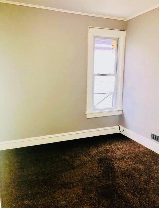 913 Nott St Unit 2nd Floor Front