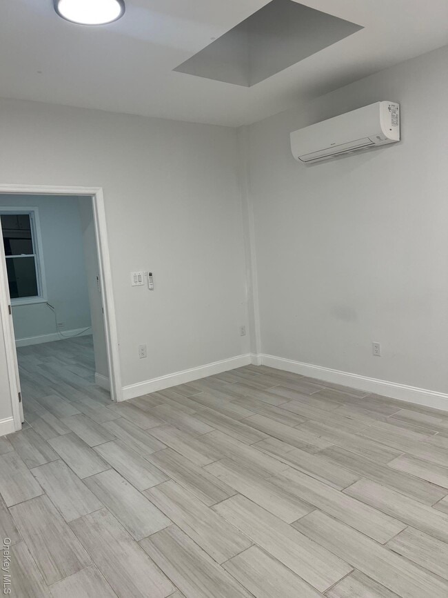 Photo - 102-03 Northern Blvd Unidad 2R