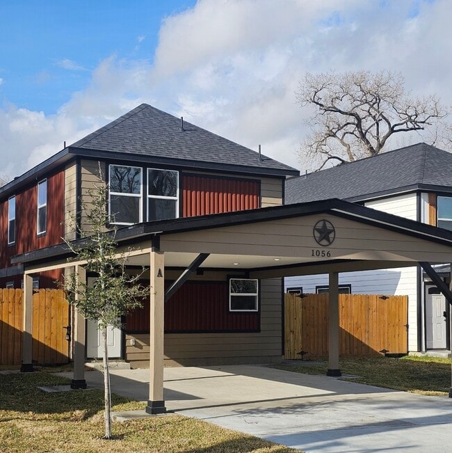 Building Photo - 1056 North Ln