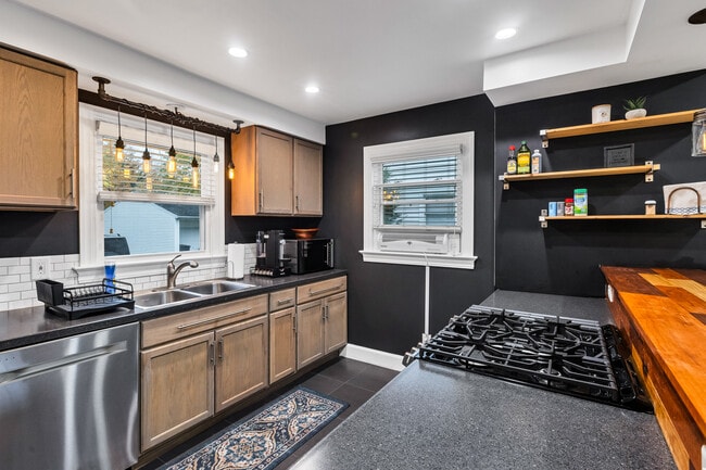 Photo - 1140 Trumbull Ave SE