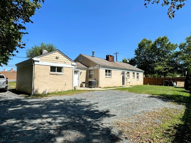 Photo - Rambler in the Town of La Plata