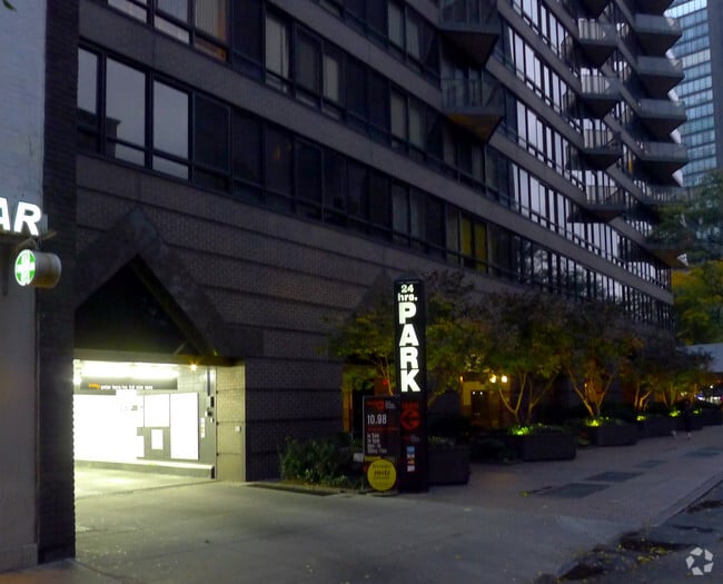 Photo - 100 United Nations Plaza