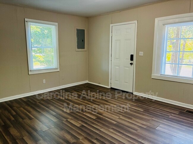 Photo - 1421 W Walnut Ave