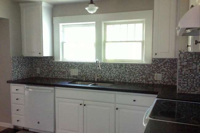 Photo - 1284 N Ferger Ave