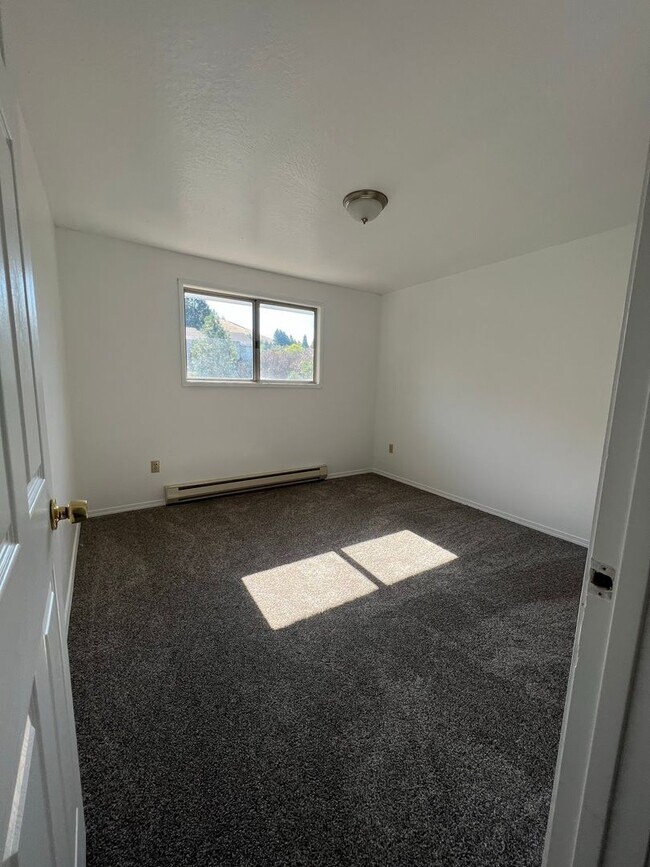 Photo - 2 bedroom 1 bathroom - Triplex - Moyina Heights - South Suburbs