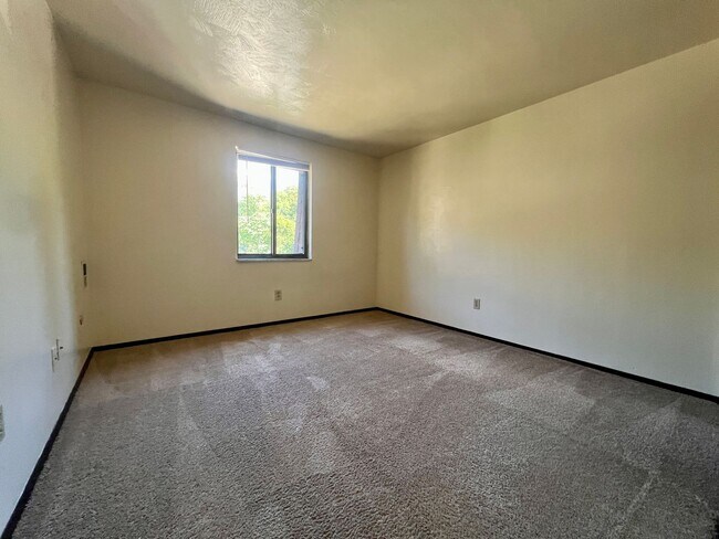 Photo - Amazing One Bedroom on the Second Floor! B... Unit 305