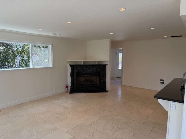 Photo - "Charming 2-Bedroom Retreat with Granite Accents & Gleaming Hardwood Floors in Lafayette!" Unit A