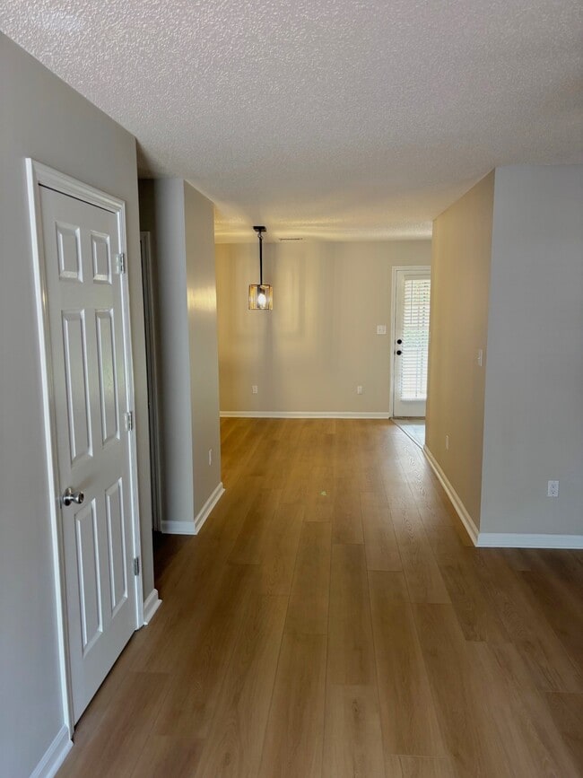 Photo - 319 7th Street Pl SW