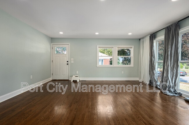 7017 Yataruba Dr