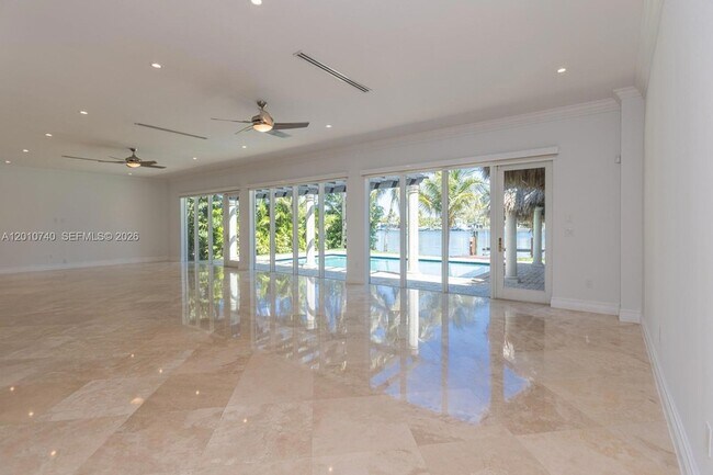Photo - 425 N Shore Dr