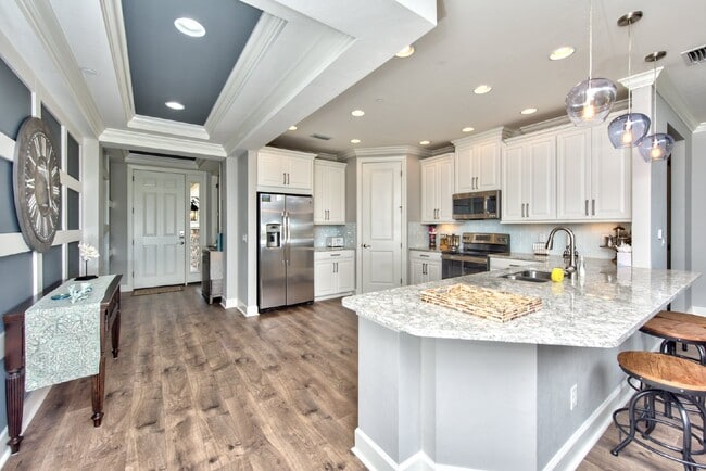 Photo - Esplanade Golf and Country Club - 2bdrom c... Unit 3-102