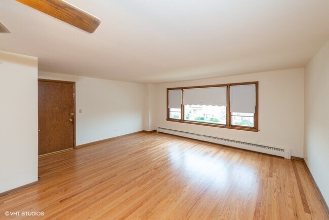 Photo - 4615 N Sayre Ave Unidad 2