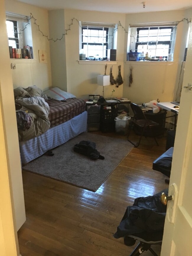 Building Photo - 70 Queensberry St Unit G6