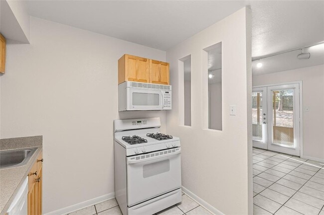 Photo - 2800 Westhill Dr Unit 102