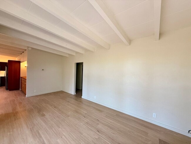 Photo - 81/83 w27 Unit 81w27