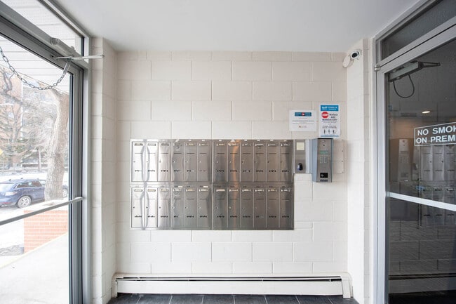 Foyer With Mailbox - 5 Valhalla Apartment