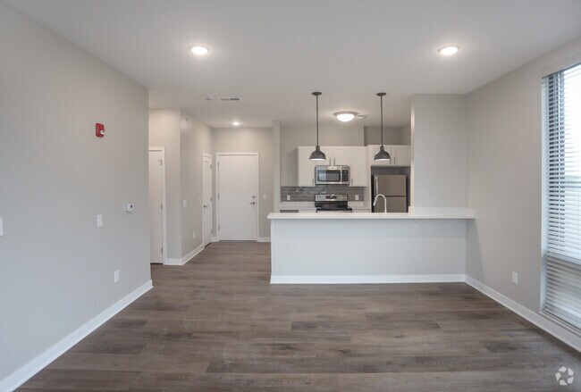 2BR, 2BA - 1009 SF
