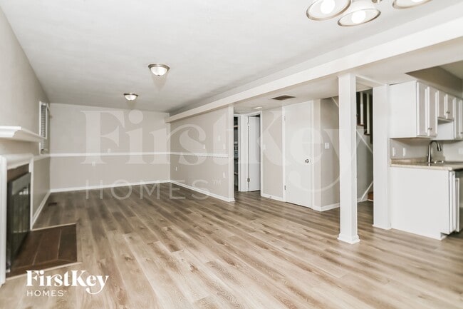 Photo - 1798 Maple Ave