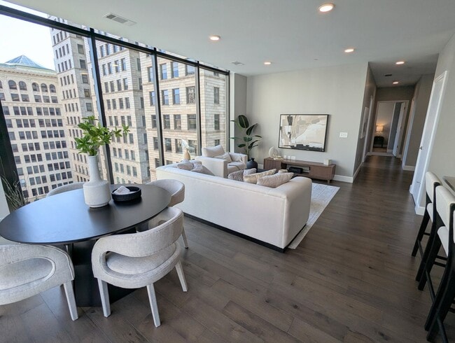 Photo - Gorgeous 2 Bedroom 2 Bathroom Downtown Con...