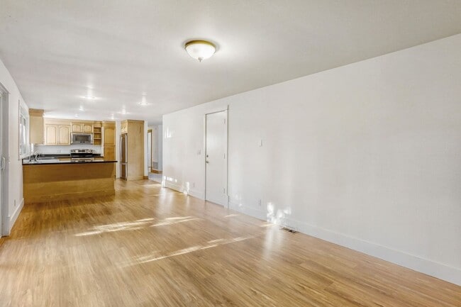 Photo - Amazing 3bed/1.5bath with Attached Garage in Kirkland!