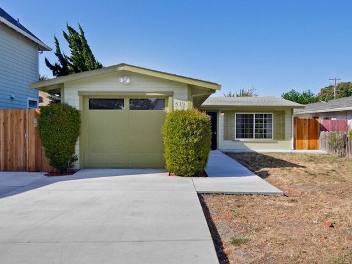 Remodeled 2 Bed 1 Bath Home with Bonus Roo... - Remodeled 2 Bed 1 Bath Home with Bonus Roo...