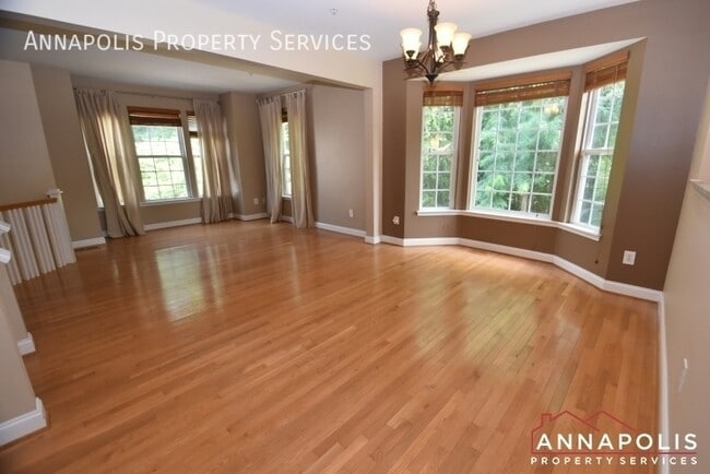 Photo - 888 Stonehurst Ct