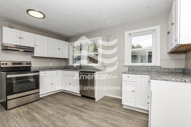 Photo - 609 W 33rd St