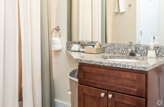 1BR, 1BA - 647 SF