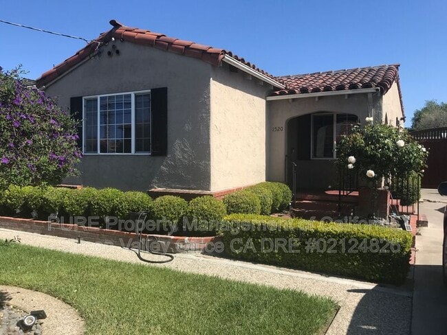 Building Photo - 1520 E St John St