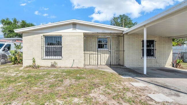 3-bedroom 1-bathroom 1130 sq. ft. Town N’ ... - 3-bedroom 1-bathroom 1130 sq. ft. Town N’ ... House