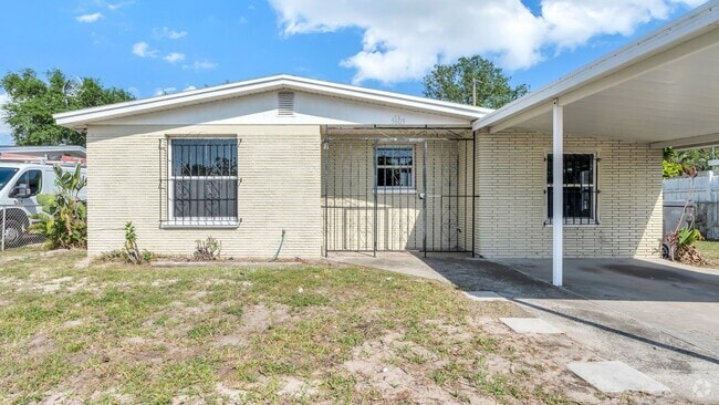 Building Photo - 3-bedroom 1-bathroom 1130 sq. ft. Town N’ ... Rental