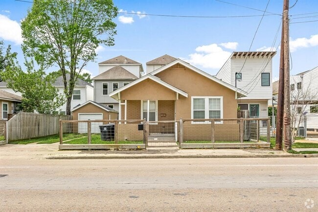 Building Photo - 1435 N Durham Dr Rental