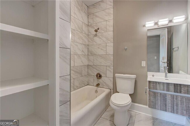 722 Ponce De Leon Ct NE